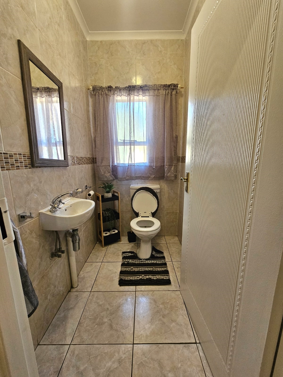 4 Bedroom Property for Sale in Jim Fouchepark Free State